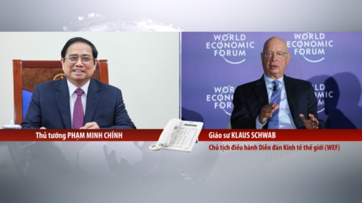 Le PM Pham Minh Chinh s’entretient au téléphone avec le président fondateur du WEF